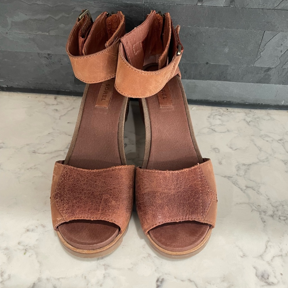 Sorel wedge sandal camel size 9